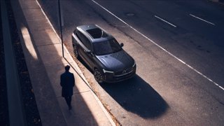 VOLVO XC90 T8 Plug-in hybrid AWD automatico 7 posti Ultra Bright 11