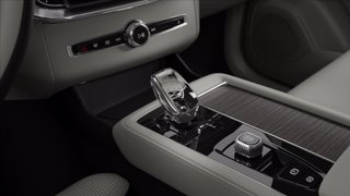VOLVO XC90 T8 Plug-in hybrid AWD automatico 7 posti Ultra Bright 19