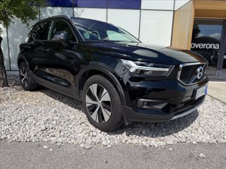 VOLVO XC40 B4 AWD Geartronic Momentum Pro 2