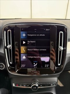 VOLVO XC40 T2 Momentum 12