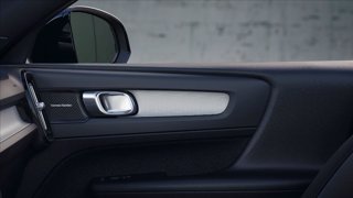 VOLVO XC40 B3 automatico Plus Black Edition 14