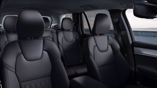 VOLVO XC90 T8 Plug-in hybrid AWD automatico 7 posti Core 13
