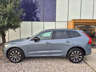 VOLVO XC60 B4 (d) AWD automatico Plus Dark 2