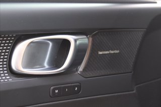 VOLVO XC40 B3 automatico Plus Dark 7