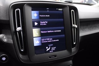 VOLVO XC40 T2 Momentum Core 17