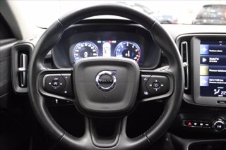 VOLVO XC40 T2 Momentum Core 9