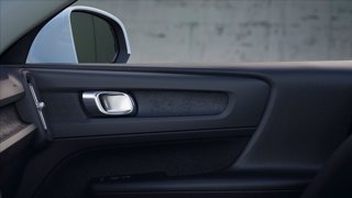 VOLVO XC40 B3 automatico Essential 19