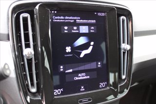 VOLVO XC40 T3 Geartronic Momentum Pro 16